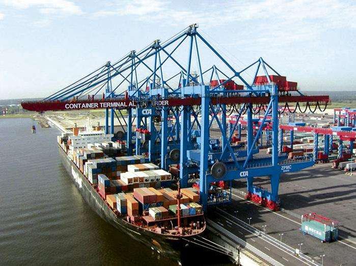 Cẩu container từ Yuntian Crane.jpg Portal Container Crane From Yuntian Crane.jpg