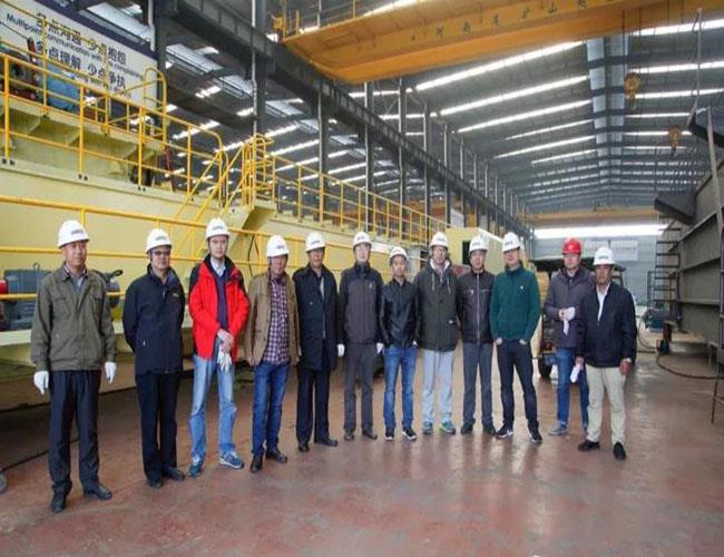 Baosteel Group tiến hành kiểm tra trên cần cẩu của dự án tua đơn vị mà công ty chúng tôi đã xây dựng0611141156.jpg Baosteel Group conducts A check on the cranes of rewinding unit project that our company has built0611141156.jpg