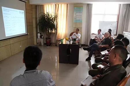 Các chuyên gia Đức tiến hành đào tạo lý thuyết và thực tiễn cho các thợ hàn của công ty chúng tôi612112017.jpg German experts conduct theoretical and practical training for our company’s welders612112017.jpg