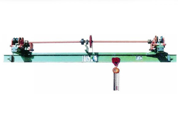 Cần trục treo trên một cầu